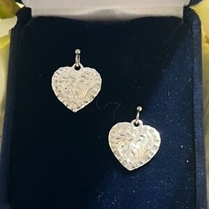 Montana Silversmiths, Ladies Chiseled Heart Earrings